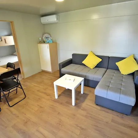 Kamp alanı Mobile Cvita Betina (Sibenik-Knin)