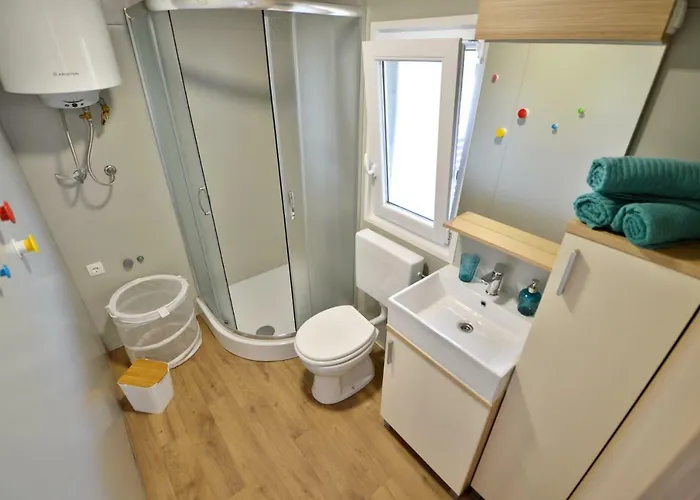 Mobile Cvita مكان تخييم *