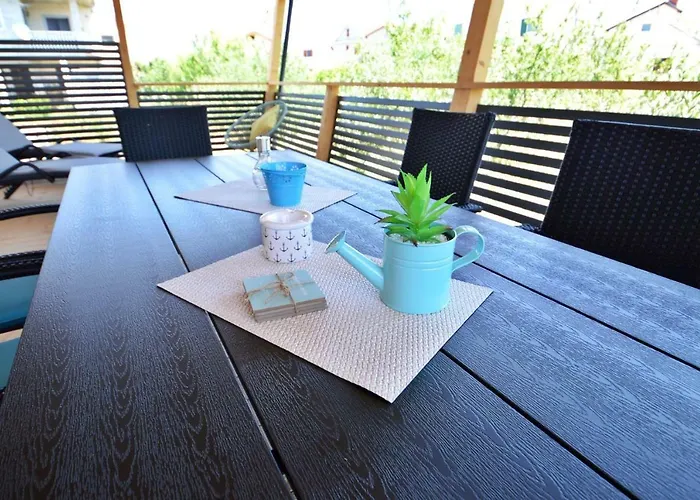 Mobile Cvita مكان تخييم